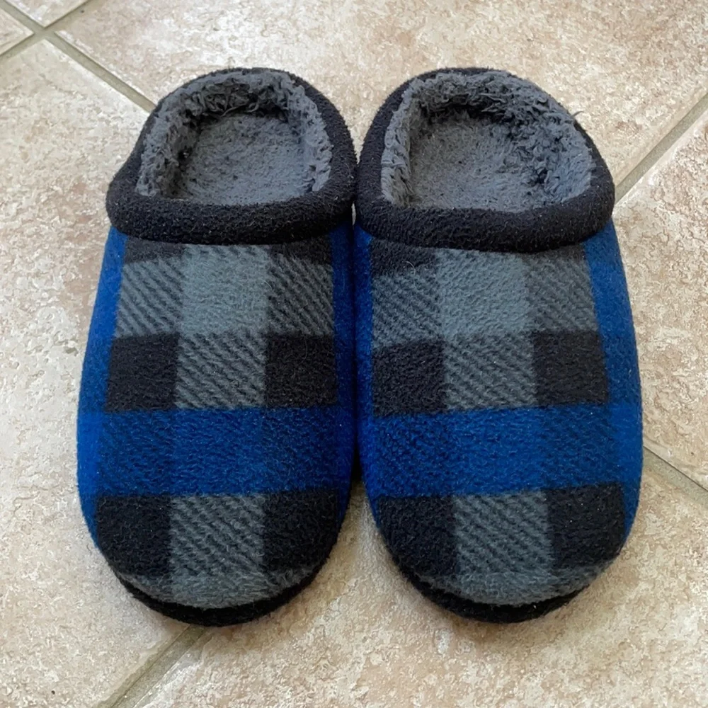 Cuddl Duds Boys Buffalo Check Fleece Slippers
